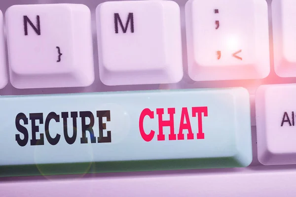 Tekst do pisania słów Secure Chat. Koncepcja biznesowa dotycząca podejścia do ochrony komunikatów wysyłanych poza granice przedsiębiorstwa. — Zdjęcie stockowe