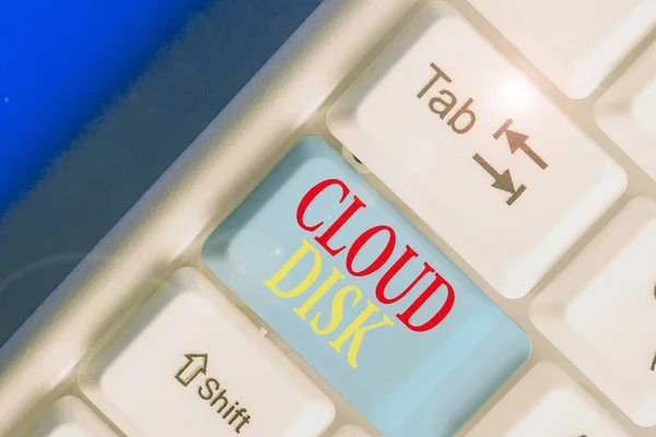 Escrita de mão conceitual mostrando Cloud Disk. Foto de negócios exibindo serviço de base web que fornece espaço de armazenamento em um servidor remoto . — Fotografia de Stock
