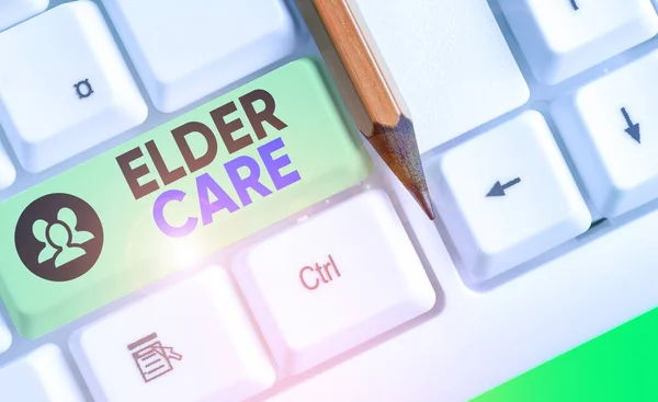 Texto de escritura de palabras Elder Care. Concepto de negocio para el cuidado de personas mayores que necesitan ayuda con problemas médicos . — Foto de Stock