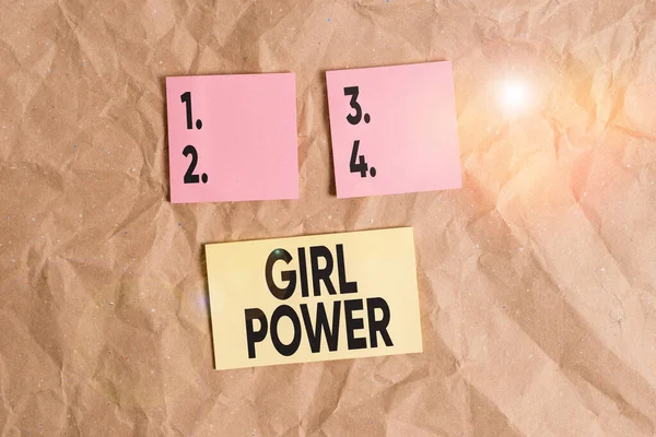 Słowo pisanie tekstu Girl Power. Koncepcja biznesowa dla asertywności i pewności siebie wykazane przez dziewczęta lub młodych wełnianych Papercraft papieru biurko kwadratowe spiralne notebook materiały biurowe badania. — Zdjęcie stockowe