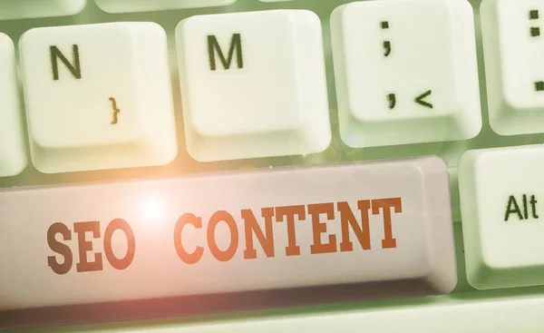Schrijfbriefje met Seo Content. Zakelijke foto presentatie het creëren van inhoud die helpt webpagina 's te rangschikken hoog in zoekopdracht. — Stockfoto