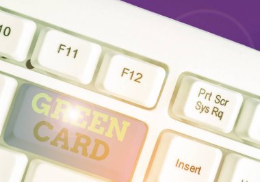 Kelime yazma Green Card. Yabancı bir uyruklunun ABD 'de perspektif olarak yaşamasına izin veren iş konsepti.
