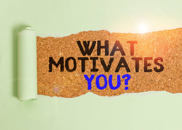 Написание заметки, показывающей, что мотивирует вас вопрос. Деловое фото, демонстрирующее причины, почему вы хотите просыпаться каждое утро Картон, который разрывается на деревянный классический стол
.