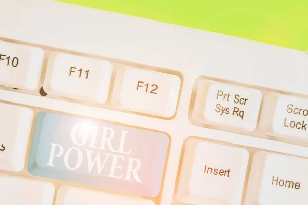 Słowo pisanie tekstu Girl Power. Koncepcja biznesowa na rzecz asertywności i pewności siebie wykazana przez dziewczęta lub młodą wełnę. — Zdjęcie stockowe