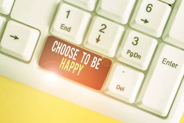 Sinal de texto mostrando Escolha ser feliz. Foto conceitual Decida estar de bom humor sorridente alegre feliz desfrutar de teclado pc branco com papel de nota vazio acima do espaço de cópia de chave de fundo branco . — Fotografia de Stock