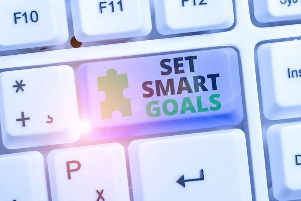 Writing note showing Set Smart Goals. Business photo showcasing Establish achievable objectives Make good business plans. — Stock Photo, Image