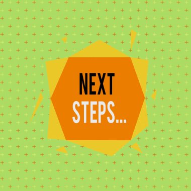 Sonraki Adımları gösteren metin işareti. Kavramsal fotoğraf başka bir şeyi bitirdikten sonra yaptığınız ya da planladığınız bir şeydir. Asimetrik biçimsiz şekil şekli nesne ana hatları çoklu renk tasarımı.