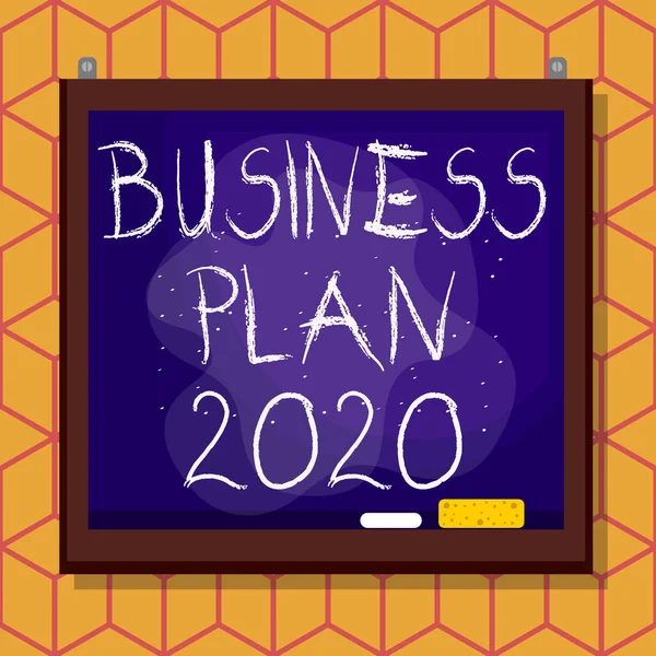 Scrivere a mano concettuale che mostra Business Plan 2020.Business photo text Idee e obiettivi aziendali impegnativi per il nuovo anno Modello asimmetrico a forma di oggetto dal design multicolore . — Foto Stock
