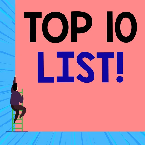 Tekstskilt som viser Top 10 List. Begrepsbilde - de ti viktigste eller mest vellykkede delene i en bestemt liste - Ung mann som klatrer opp trappestige og ligger i et stort, tomt rektangel . – stockfoto