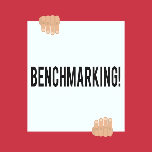 Tekst schrijven Benchmarking. Business concept voor het evalueren van iets in vergelijking met standaard of scores Twee handen houden een grote lege blanco wit papier geplaatst op boven en onder. — Stockfoto