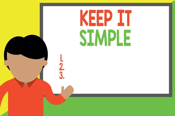 Konceptualne pismo ręczne pokazujące Keep It Simple. Biznesowa prezentacja zdjęć zrobić coś łatwego do zrozumienia, a nie w fantazyjny sposób Człowiek stojący przed tablicą wskazując na projekt zdjęcia Art. — Zdjęcie stockowe
