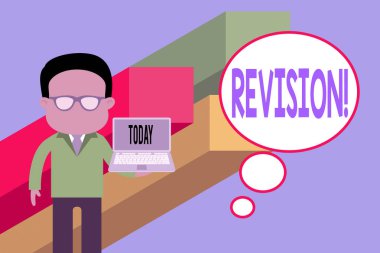 Revision 'ı gösteren bir not yazıyorum. İş fotoğrafı, muhasebe, muhasebe, gözlük takan ve elinde dizüstü bilgisayarlı fotoğraf tutan biri üzerinde inceleme yapıyor..