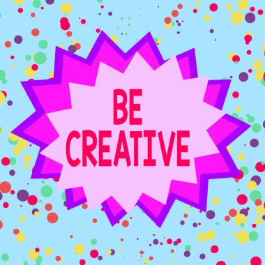 Yaratıcı Ol işaretini gösteren bir metin. Hayal gücünün kullanımını içeren kavramsal fotoğraf asimetrik biçimsiz biçim desenli nesne ana hatları çok renkli tasarım oluşturmak için.