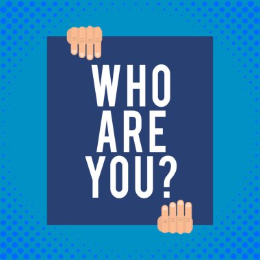 Kelime yazma metni Kim Sorguluyorsun? Kendinizi tanıtmaya yarayan iş konsepti Geometrik arkaplan tasarımında büyük boş dikdörtgen tutan iki el gösterimsel özellikler sergiler.