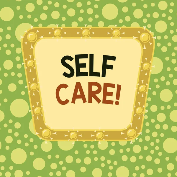 Znak tekstowy pokazujący Self Care. Fotografia konceptualna praktyka podejmowania działań w celu poprawy własnego zdrowia asymetryczne nierównomierny kształt szablonu obiektu zarys wielobarwny. — Zdjęcie stockowe