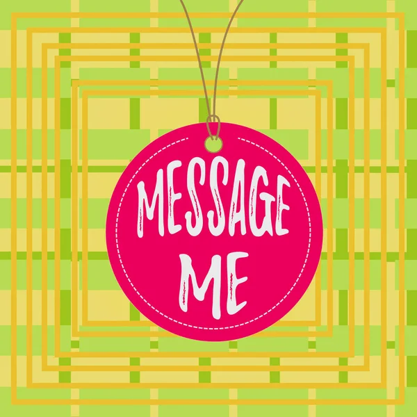 Üzenetet mutató üzenet. Fogalmi fotó Megkérni valakit, hogy küldjön egy rövid szöveget egy mobil eszközről Jelvénykör címke kerekített üres címke színes háttér kis forma. — Stock Fotó