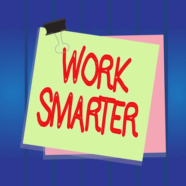 Note d'écriture montrant Work Smarter. Photo d'affaires mettant en valeur comprendre afin d'atteindre les objectifs de la manière la plus efficace Papier collé liant clip fond coloré rappel mémo fournitures de bureau . — Photo