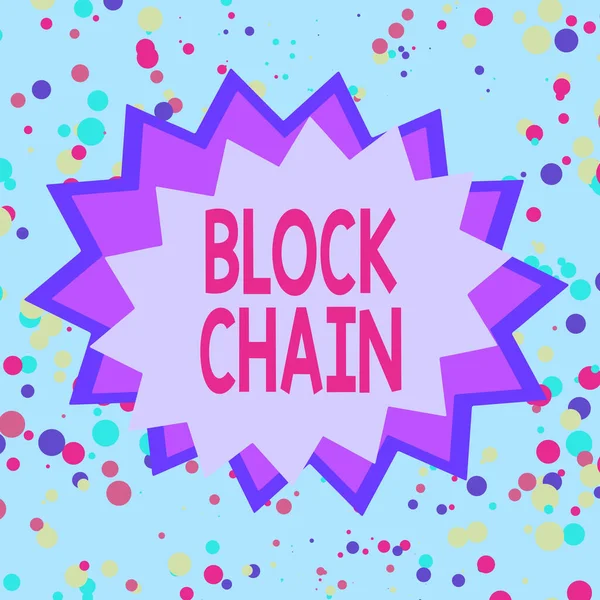 Znak tekstowy pokazujący Block Chain. Konceptualny system zdjęć, w którym zapis transakcji dokonanych w bitcoinach Asymetryczne nierównomierny wzór obiektu w kształcie szablonu zarys wielobarwny. — Zdjęcie stockowe
