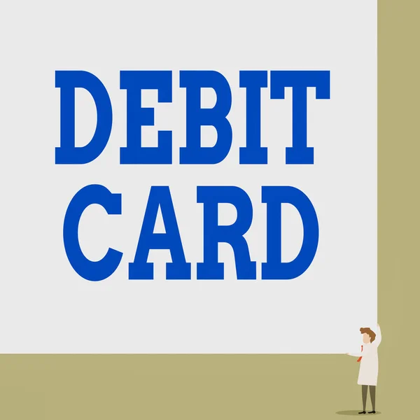 Σύμβολο κειμένου που εμφανίζει χρεωστική κάρτα. Εννοιολογική κάρτα φωτογραφία που αφαιρεί χρήματα απευθείας από μια επίδειξη s είναι ο έλεγχος του λογαριασμού Front view νεαρή γυναίκα κρατώντας δύο χέρια δεξιά γωνία μεγάλο κενό ορθογώνιο. — Φωτογραφία Αρχείου