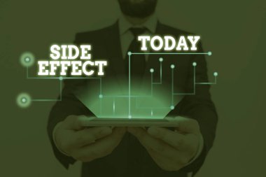 Yan etkisini gösteren kavramsal el yazısı. İş fotoğrafı metni tipik olarak bir uyuşturucu veya tıbbi tedavinin istenmeyen etkisi.