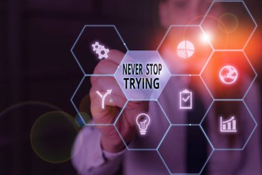 Asla durmak Trying gösterilen Not yazma. İş fotoğraf vitrine vermeyin kadar devam deneyin tekrar yapmayı tutmak için.