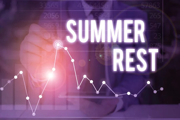Handschrift tekst Zomer Rust. Concept betekent vakantie nemen of ontspannen van het werk of school in de zomer. — Stockfoto