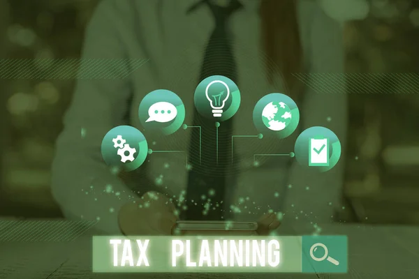 Konceptualny ręczny zapis ukazujący planowanie podatkowe. Zdjęcie biznesowe przedstawiające analizę sytuacji finansowej lub planu z perspektywy podatkowej. — Zdjęcie stockowe