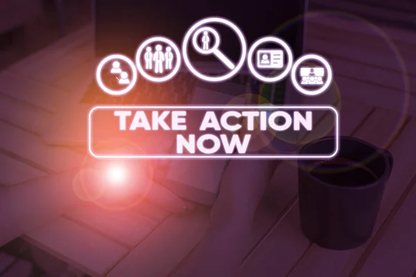 「 Take Action Now 」を示す概念的な手書き。ビジネス写真のテキストは、誰かが良いパフォーマンス分析を開始するように求めて奨励する. — ストック写真