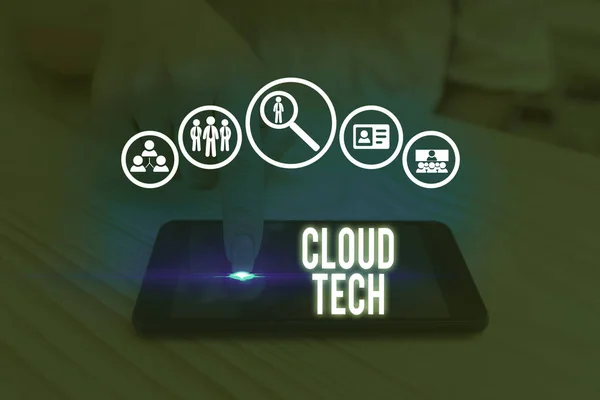 Nota de escritura que muestra Cloud Tech. Foto de negocios mostrando almacenamiento y acceso a datos y programas a través de Internet . — Foto de Stock