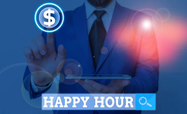 Texto de escritura de palabras Happy Hour. Concepto de negocio para cuando las bebidas se venden a precios reducidos en un bar o restaurante . — Foto de Stock