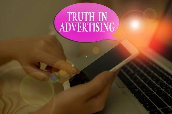 Fogalmi kézi írás, igazság a reklám mutatja. Üzleti fénykép bemutató gyakorlat őszinte reklám reklám Propaganda. — Stock Fotó