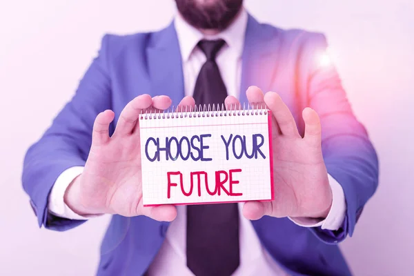 Tekst schrijven Kies je toekomst. Business concept for Choices make today zal de uitkomst van morgen bepalen De mens houdt leeg papier met kopieerruimte voor zich Kopieerruimte. — Stockfoto