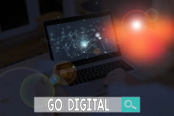 Текстовый знак показывает Go Digital. Концептуальное фото Работа в Интернете Переход в мир возможностей . — стоковое фото