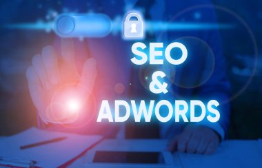 SEO ve Adwords gösterilen Not yazma. Ödeme tıklama başına Google Adsense pazarlama dijital vitrine iş fotoğraf.
