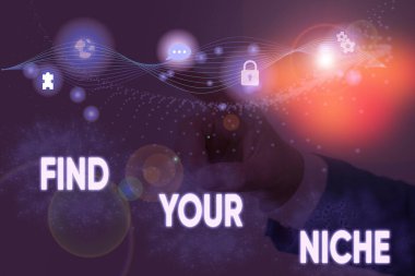 İşaretinde yerini bul yazıyor. Belirli potansiyel müşteriler arayan kavramsal fotoğraf pazarı çalışması.