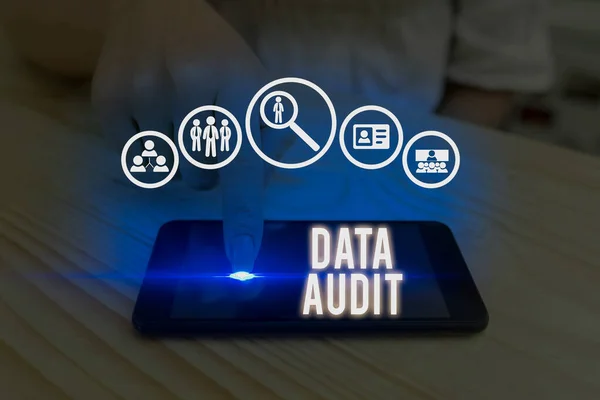 Nota escrita que muestra Auditoría de Datos. Fotografía comercial que muestra la auditoría de datos para evaluar su calidad con un propósito específico . — Foto de Stock