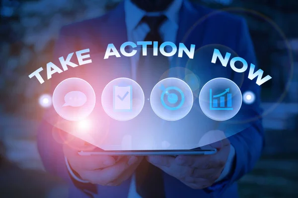 Sinal de texto mostrando Take Action Now. Foto conceitual pedindo a alguém para começar a fazer Boa perforanalysisce Incentive . — Fotografia de Stock