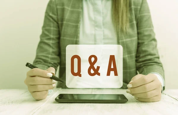 Text sign showing Q And A. Conceptual photo a period of time or an occasion when someone answers questions Business woman sitting with mobile phone and pen in the hand. — Stockfoto