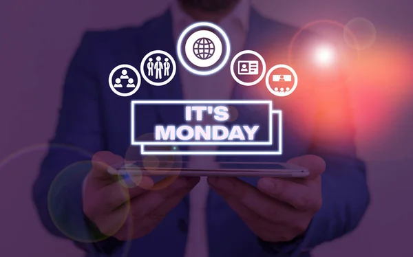 Schrijfbriefje waarop staat dat het maandag is. Zakelijke foto presentatie verwelkomen de eerste dag van de week met positieve vooruitzichten. — Stockfoto