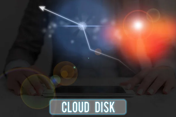 Escrita de mão conceitual mostrando Cloud Disk. Serviço de base web de texto de foto de negócios que fornece espaço de armazenamento em um servidor remoto . — Fotografia de Stock