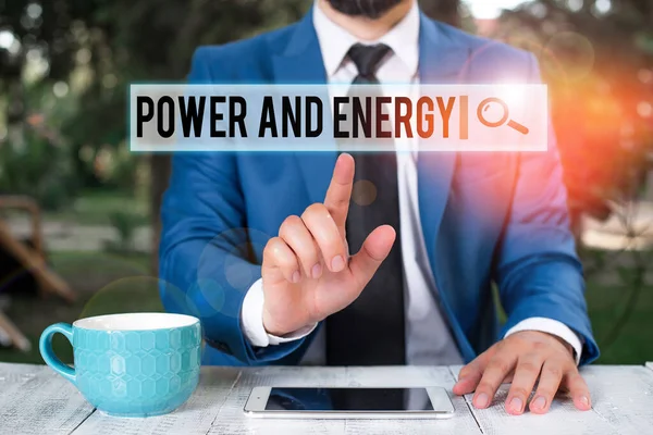 Escritura a mano de texto de poder y energía. Concepto que significa Industria de distribución eléctrica Industria energética Empresario con el dedo en la punta delante de él . —  Fotos de Stock