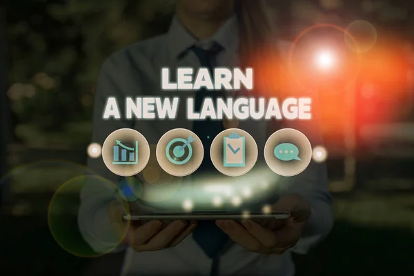 Scrittura a mano concettuale che mostra Impara una nuova lingua. Foto aziendale in mostra Parole di studio diverse dalla madrelingua . — Foto Stock