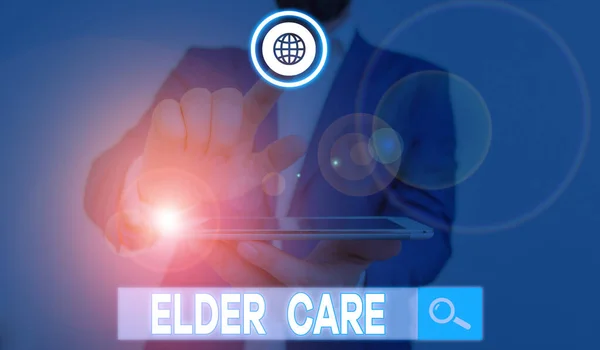 Texto de escritura de palabras Elder Care. Concepto de negocio para el cuidado de personas mayores que necesitan ayuda con problemas médicos . — Foto de Stock