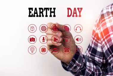 Dünya Günü 'nü gösteren kavramsal el yazısı. İş fotoğrafı metni dünya çapında ekoloji çevresinin korunmasını kutluyor.