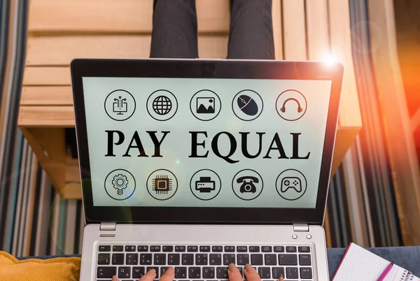 Parola di scrittura del testo Pay Equal. Concetto di impresa per principio di non discriminazione nel risarcimento del lavoro . — Foto Stock