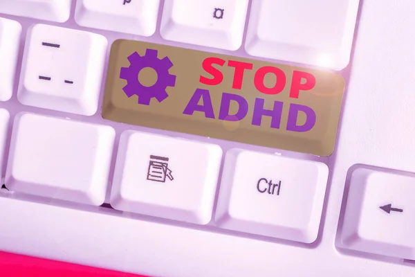 Schreibnotiz mit Stop-Adhd. Geschäftsfotos, die die psychische Störung von hyperaktiven Kindern zeigen, beenden. — Stockfoto