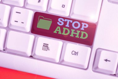 Kelime yazma metni Adhd dur. Hiperaktif çocukların zihinsel sağlık bozukluklarını sona erdirme konsepti.