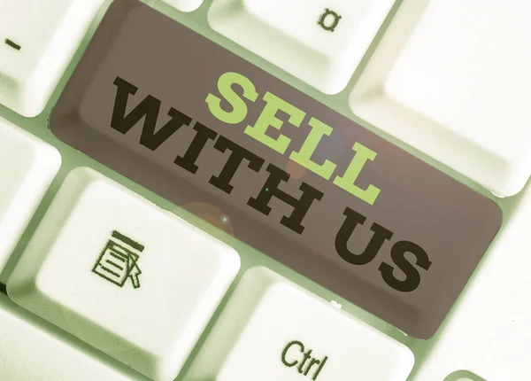 Texto de escritura Vender con nosotros. Concepto significado Plataforma de venta en línea en busca de vendedor Comercio electrónico . — Foto de Stock