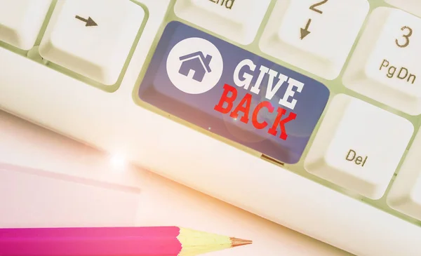 Handschrifttekst Give Back. Concept betekent de handeling van het geven van iemand iets dat ze bezat of eerder had. — Stockfoto