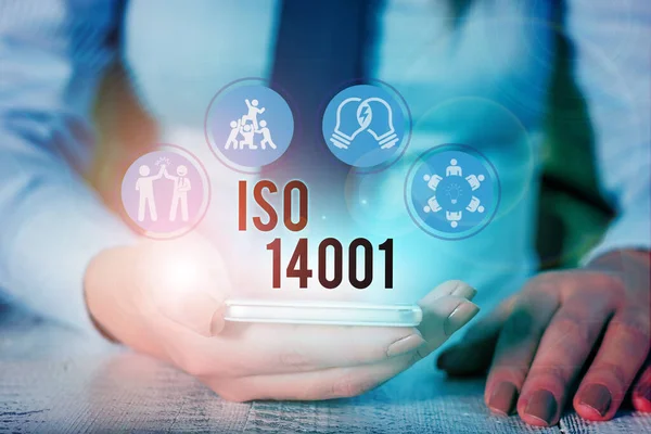 Tekst for ordskriving Iso 14001 Forretningsbegrep for en familie av standarder knyttet til miljøanalyse . – stockfoto